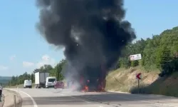 Kütahya'da seyir halindeki kamyonet yandı