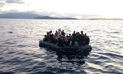 İzmir açıklarında 34 düzensiz göçmen yakalandı