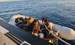 İzmir açıklarında kaçak avı: 20 düzensiz göçmen yakalandı