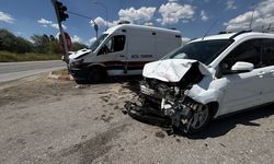 Ambulans hafif ticari araçla çarpıştı: 7 kişi yaralandı!