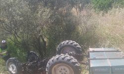 Manisa'da devrilen traktörün sürücüsü öldü
