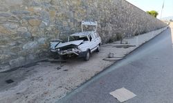 Uşak'ta kamyon ile çarpışan otomobilin sürücüsü yaralandı