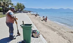 Kuşadası'nda bayram tatilinde 3 bin 67 ton çöp toplandı