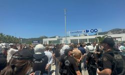 Marmaris'te çarşı esnafı, belediyeyi protesto etti