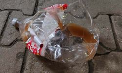 Sıcağın etkisiyle sirke dolu pet şişenin bomba gibi patladı
