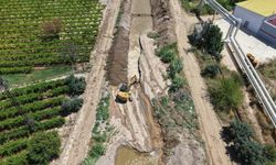 Zeytinçayı Deresi taşkın riskine karşı temizlendi