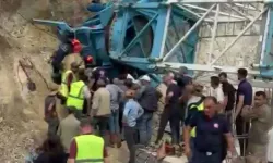 İstanbul'da kule vinç devrildi: 2 işçi ağır yaralandı!