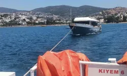 Bodrum'da makine arızası nedeniyle sürüklenen tekne kurtarıldı