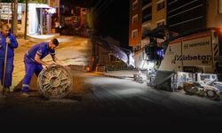 Toros Caddesi’nde gece mesaisi: Eski yol söküldü, asfalt serimi başladı!