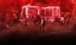 İzmir'de tarım işçilerini taşıyan midibüs devrildi: 22 kişi yaralandı