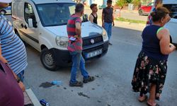 Otomobil kapısına çarpan motosiklet sürücüsü yaralandı