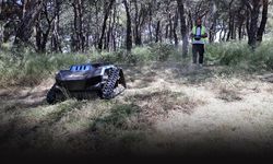 Konak'ta parklara teknolojik dokunuş: Ot biçme robotu göreve başladı
