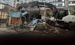 Konak'ta kent estetiğini bozan metruk binalar yıkılıyor!