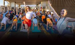Körfez’in mavisinde 400 kişilik yoga buluşması