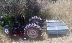 Manisa'da devrilen traktörün sürücüsü öldü