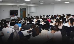 Menemen'de YKS adaylarına sınav öncesi üniversite amfisinde prova desteği