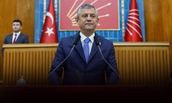 Özgür Özel'den grup toplantısında İzmir mesajları: Konak'ta on binlerle birlikte kucaklaştık!