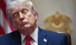 Trump canlı yayında uykuya daldı, sosyal medya karıştı