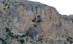 1250 rakımdaki mağarada insan kemikleri bulundu