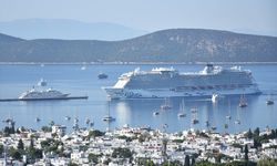 'Aroya' kruvaziyeri Bodrum'a 1532 turist getirdi