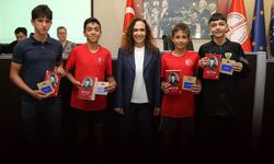Başkan Ünsal’dan Karşıyaka’nın altın çocuklarına ödül