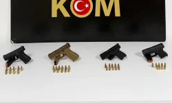 Çantalarında ruhsatsız silah ele geçirilen 4 kişi gözaltına alındı!