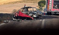 Çarpışan otomobillerden biri alev aldı: Feci kazada 1 ölü, 2 yaralı!