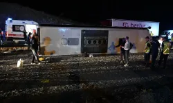 Yolcu otobüsü devrildi... Çok sayıda yaralı var!