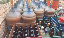 İzmir'de kaçak içki operasyonu: Yüzlerce litre şüpheli sıvı ele geçirildi!