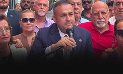CHP Konak’ta toplu istifa: Serkan Kalmaz ve yönetimi Yeni Parti’ye geçiyor