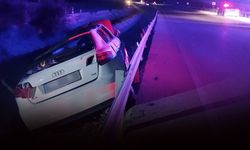 Kontrolden çıkan otomobil refüje çarptı: 1 ölü, 3 yaralı!