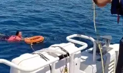 Akıntıyla açığa sürüklenen kadını deniz polisi kurtardı