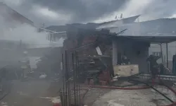 Kemalpaşa'da iş yerinde çıkan yangın söndürüldü
