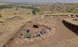 Çorum'da 2 bin 300 yıllık mezarlar bulundu
