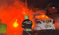 Bodrum'da otomobilde çıkan yangın söndürüldü