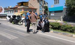 Kütahya'da motosiklet yayaya çarptı, 2 yaralı