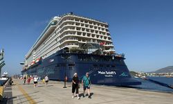 'Mein Schiff 5' kruvaziyeri 2 bin 756 yolcusuyla Bodrum'a geldi