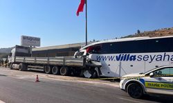 Muğla'da yolcu otobüsü ile tırın çarpıştığı kazada ölü sayısı 4'e yükseldi