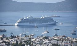 'Seven Seas Splendor' kruvaziyeri 739 yolcuyla Bodrum'a geldi
