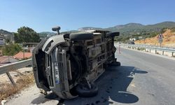 Kontrolden çıkan kamyonet devrildi: Sürücü hastanelik!
