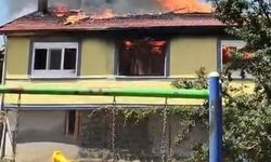 İki katlı ev alev alev yandı: Kullanılamaz hale geldi!