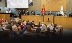 İzmir Büyükşehir Meclisi'nde koltuk dağılımı netleşti... CHP'den 89 isim yeni partili oldu!