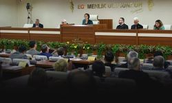 Karabağlar’da CHP ve YENİ Parti arasında sert polemik: Biz kucaktan kucağa gitmedik!