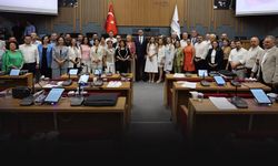 Yeni Parti’nin ilk grup toplantısı gergin geçti... Belediye başkanlarından Güç’e çıkış!