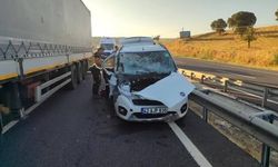 Kamyonet ile otomobilin çarpışması sonucu 4 kişi yaralandı