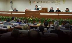 Karabağlar’da YENİ Parti çoğunluğu: Başkan Kınay ve 17 meclis üyesi CHP’den istifa etti