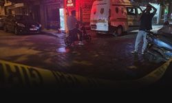 İzmir'de sokak ortasında silahlı kavga... 5 kişi yaralandı