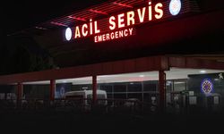 İzmir'de bariyerlere çarpan motosiklet devrildi: 1 ölü, 1 ağır yaralı