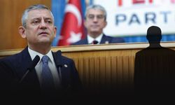 Özel'den dikkat çeken iddia: Egeli başkana "AK Parti'ye katıl, yoksa operasyon" denildi