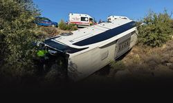 İzmir'de ölümlü kaza: Otobüs ve otomobil şarampole devrildi
